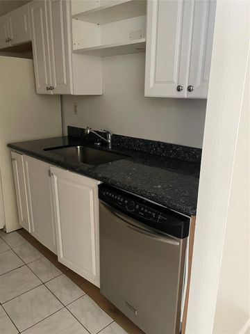 1068 N Benoist Farms Road 205, West Palm Beach, FL 33411