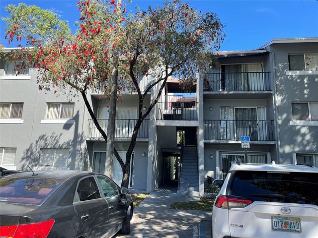 1068 N Benoist Farms Road 205, West Palm Beach, FL 33411