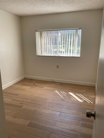 1068 N Benoist Farms Road 205, West Palm Beach, FL 33411