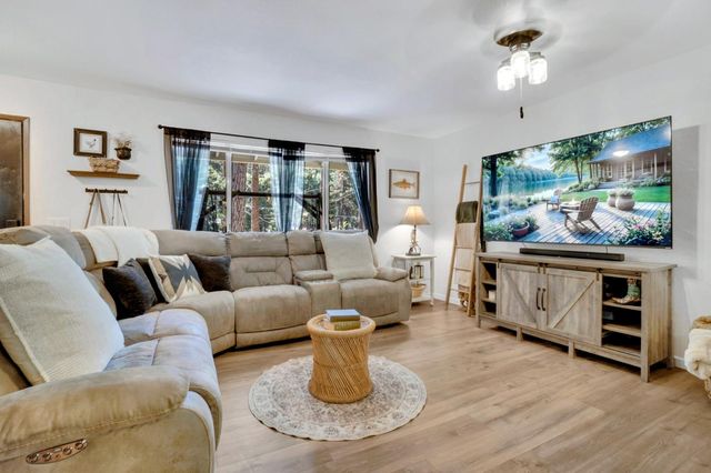 5690 Lupin Ln, Pollock Pines, CA 95726