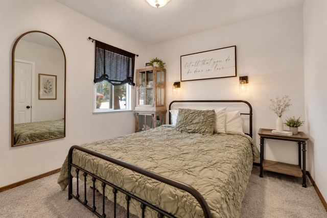 5690 Lupin Ln, Pollock Pines, CA 95726