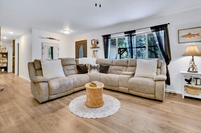 5690 Lupin Ln, Pollock Pines, CA 95726