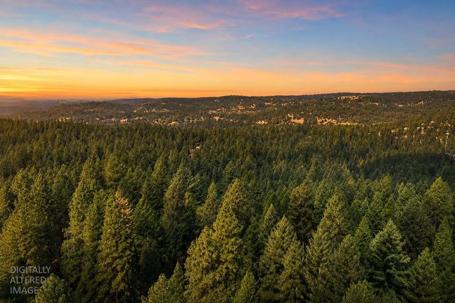 5690 Lupin Ln, Pollock Pines, CA 95726