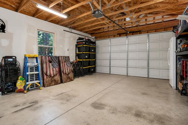 5690 Lupin Ln, Pollock Pines, CA 95726