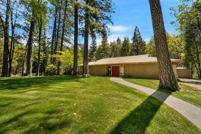 5690 Lupin Ln, Pollock Pines, CA 95726