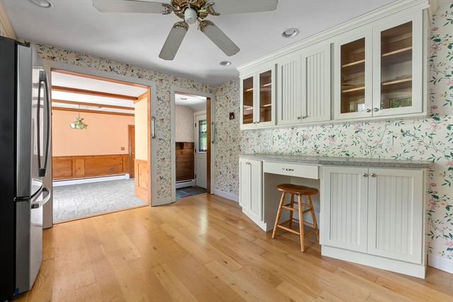 10 Standley St, Beverly, MA 01915
