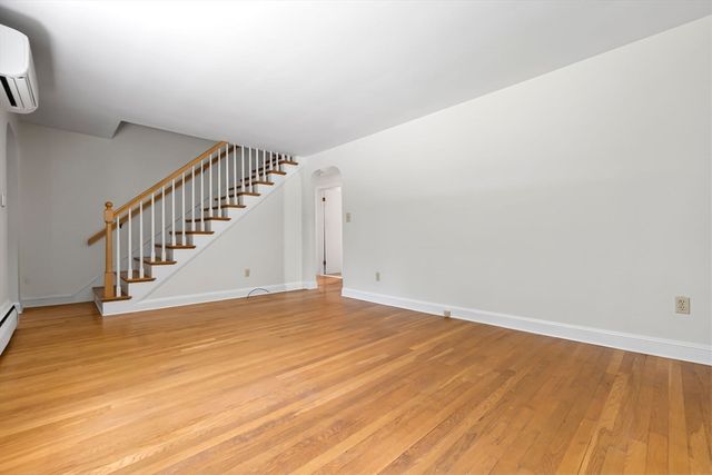 10 Standley St, Beverly, MA 01915