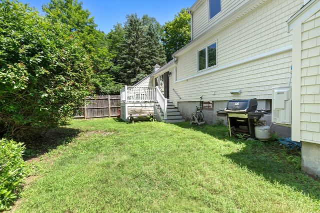 10 Standley St, Beverly, MA 01915