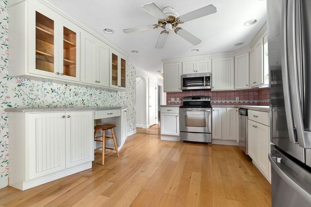 10 Standley St, Beverly, MA 01915