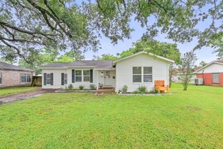 630 N Rockisland Street, Angleton, TX 77515