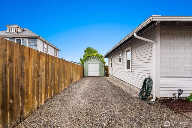 3561 E M Street, Tacoma, WA 98404