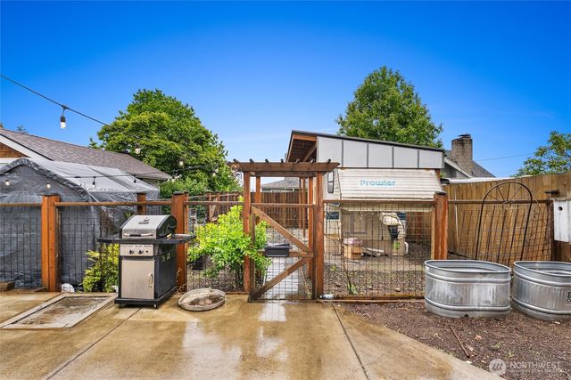 3561 E M Street, Tacoma, WA 98404
