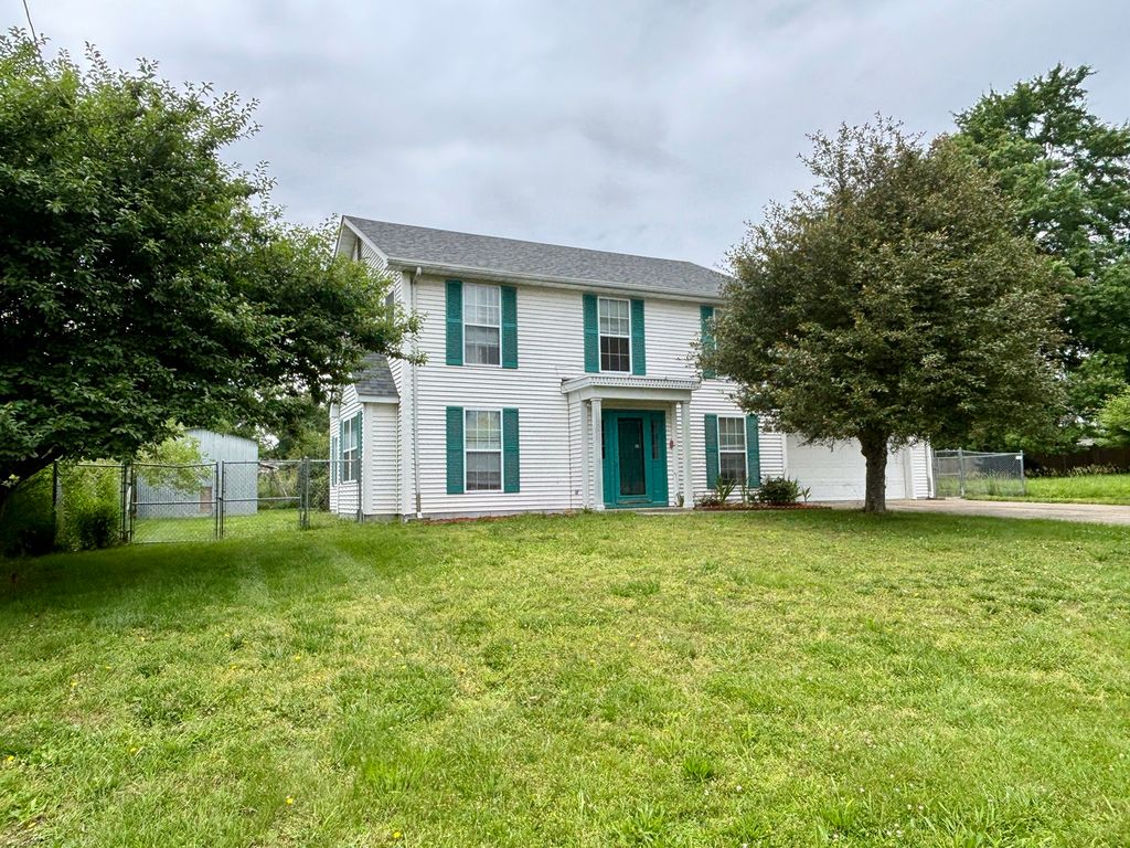 Image 1 of property listing at 1409 Plum Avenue, Mt Vernon, IL 62864