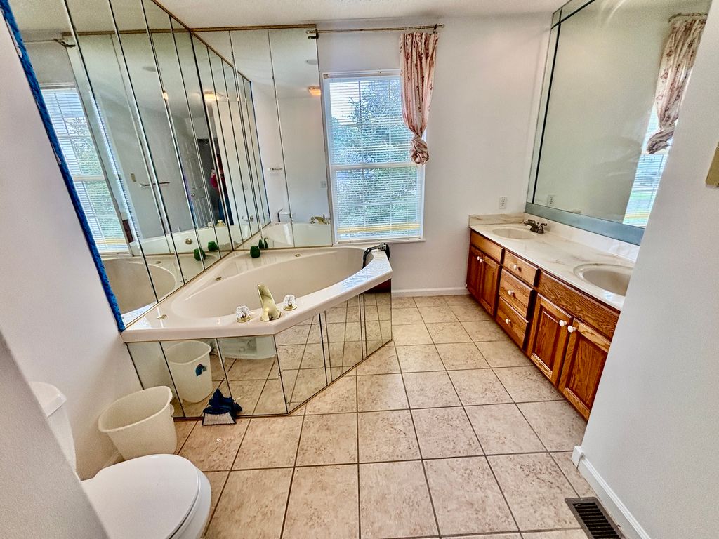 Image 15 of property listing at 1409 Plum Avenue, Mt Vernon, IL 62864