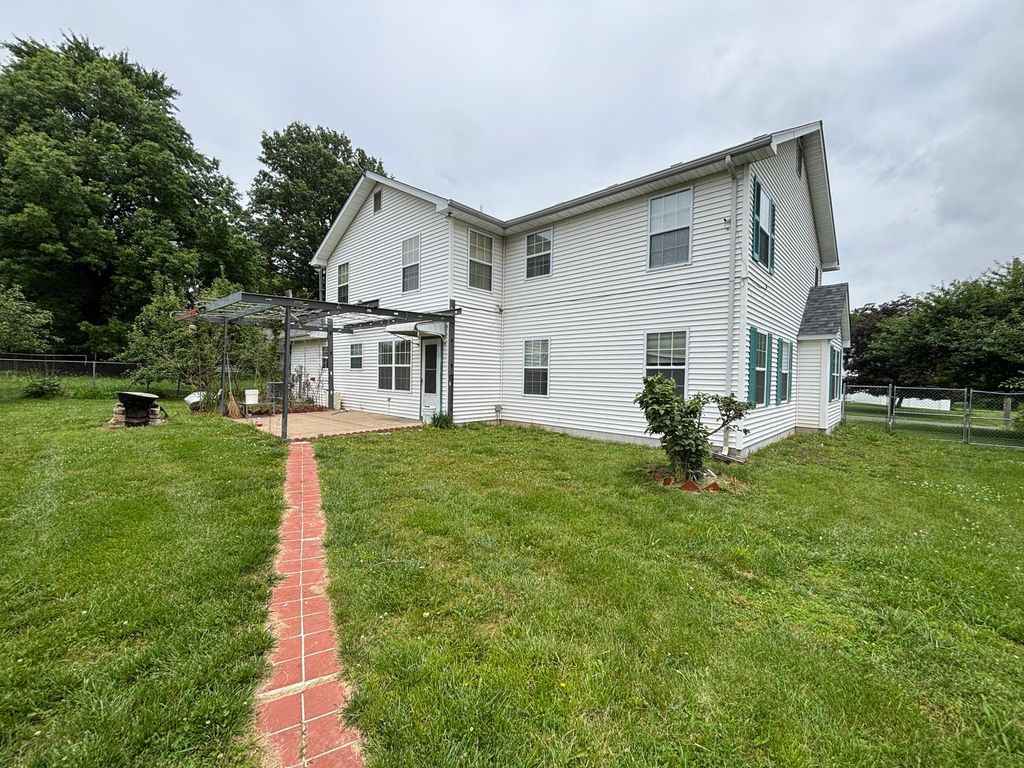 Image 18 of property listing at 1409 Plum Avenue, Mt Vernon, IL 62864