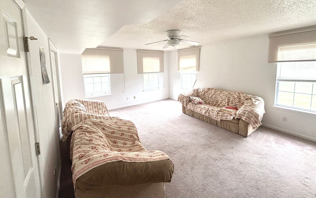 Image 7 of property listing at 1409 Plum Avenue, Mt Vernon, IL 62864