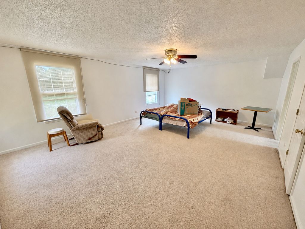 Image 8 of property listing at 1409 Plum Avenue, Mt Vernon, IL 62864