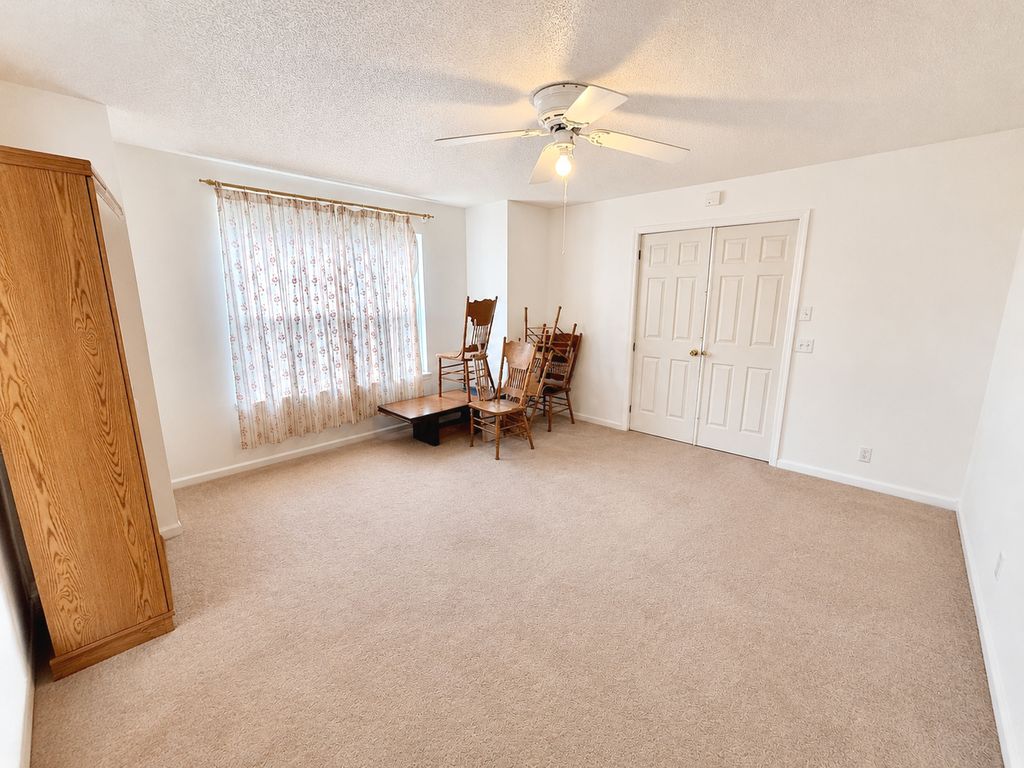 Image 9 of property listing at 1409 Plum Avenue, Mt Vernon, IL 62864