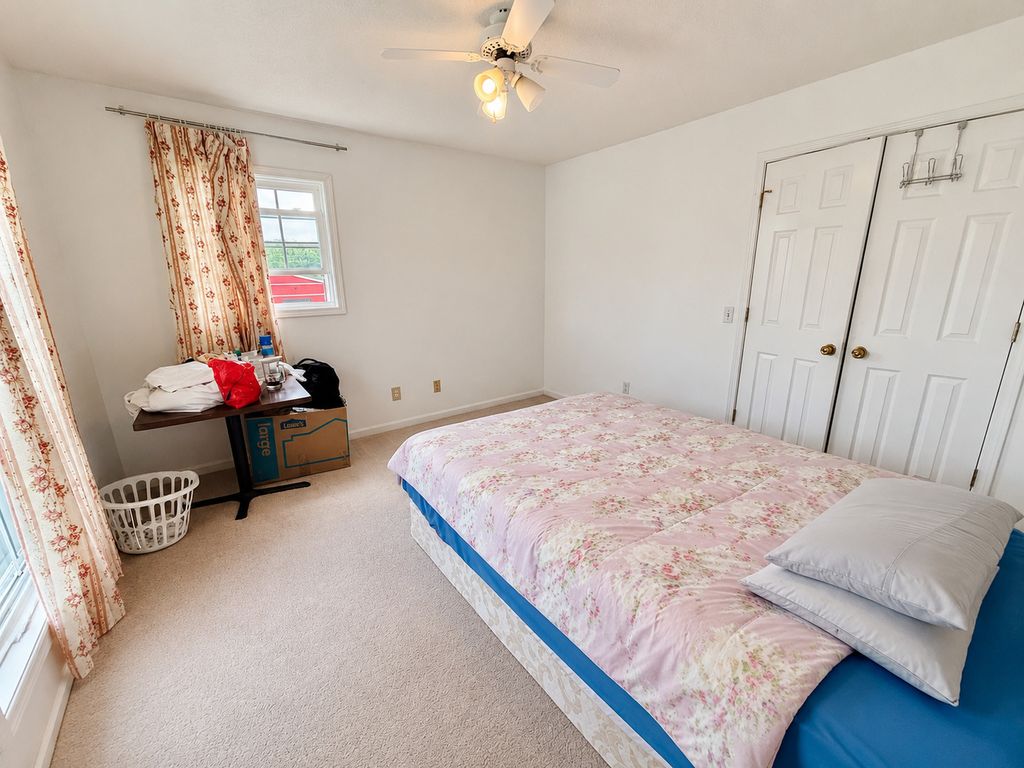 Image 10 of property listing at 1409 Plum Avenue, Mt Vernon, IL 62864