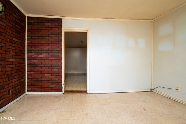 219 Old Siam Road, Elizabethton, TN 37643