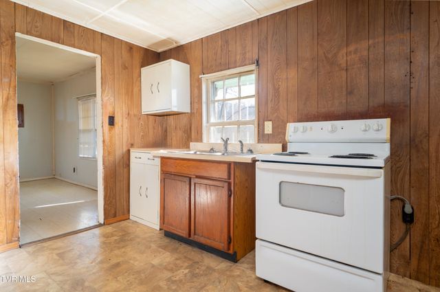 219 Old Siam Road, Elizabethton, TN 37643