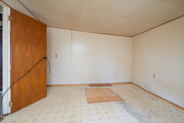 219 Old Siam Road, Elizabethton, TN 37643