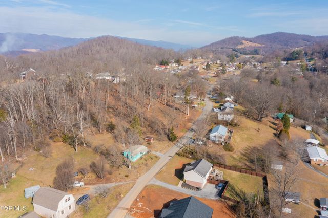 219 Old Siam Road, Elizabethton, TN 37643