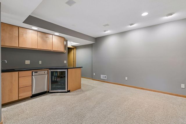 1636 Ashbury Place, Eagan, MN 55122