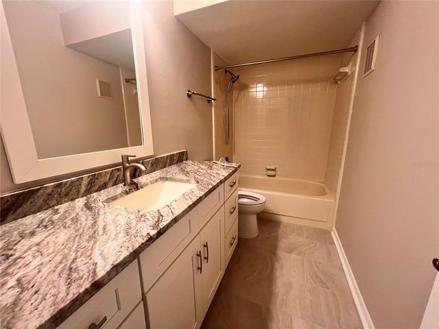 17 ESCONDIDO CIRCLE 239, Altamonte Springs, FL 32701