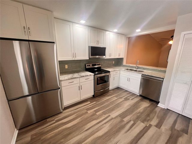 17 ESCONDIDO CIRCLE 239, Altamonte Springs, FL 32701