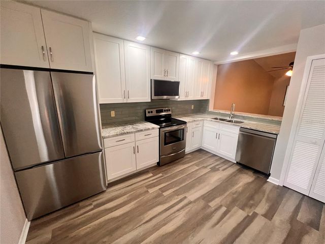 17 ESCONDIDO CIRCLE 239, Altamonte Springs, FL 32701