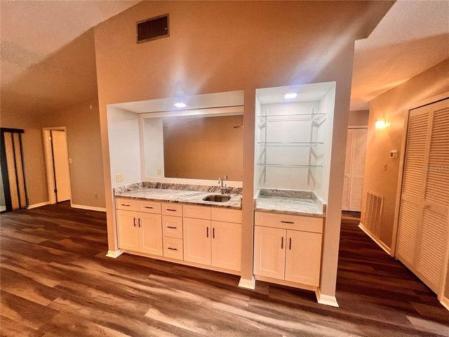 17 ESCONDIDO CIRCLE 239, Altamonte Springs, FL 32701