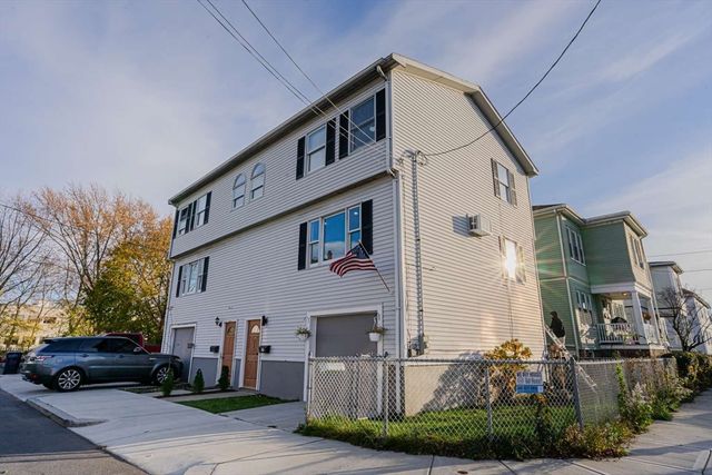 27 Silver Road 27, Everett, MA 02149