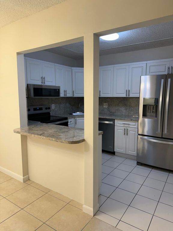 4961 Sable Pine Circle B1, West Palm Beach, FL 33417