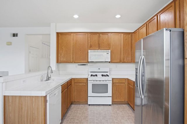 442 Olivine Ave, Lathrop, CA 95330