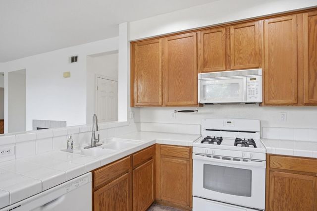 442 Olivine Ave, Lathrop, CA 95330