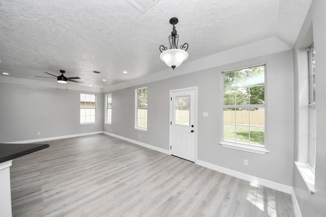 1105 E Kyle Road, Clute, TX 77531