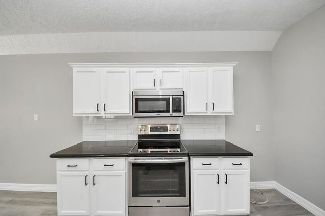 1105 E Kyle Road, Clute, TX 77531