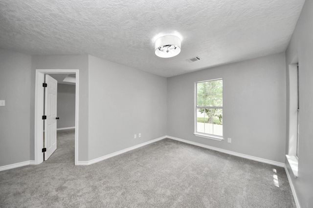 1105 E Kyle Road, Clute, TX 77531