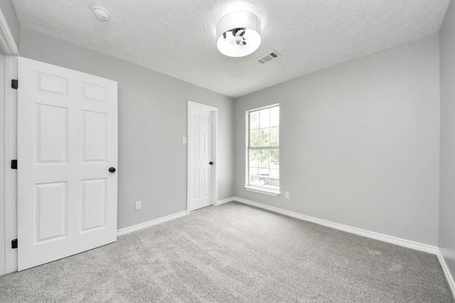 1105 E Kyle Road, Clute, TX 77531
