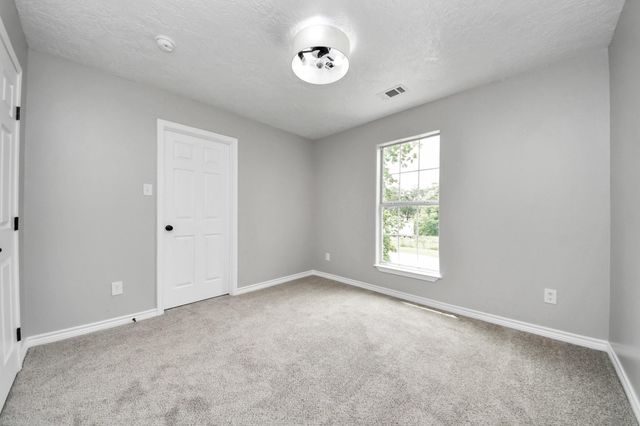 1105 E Kyle Road, Clute, TX 77531
