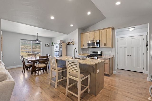 1043 VALLEY VIEW DR, Santaquin, UT 84655