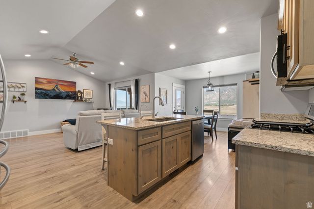 1043 VALLEY VIEW DR, Santaquin, UT 84655