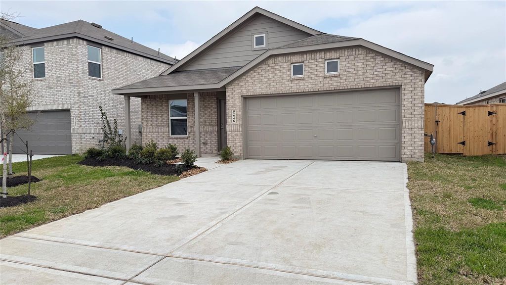 9226 Speckled Trout Drive, Baytown, TX 77521