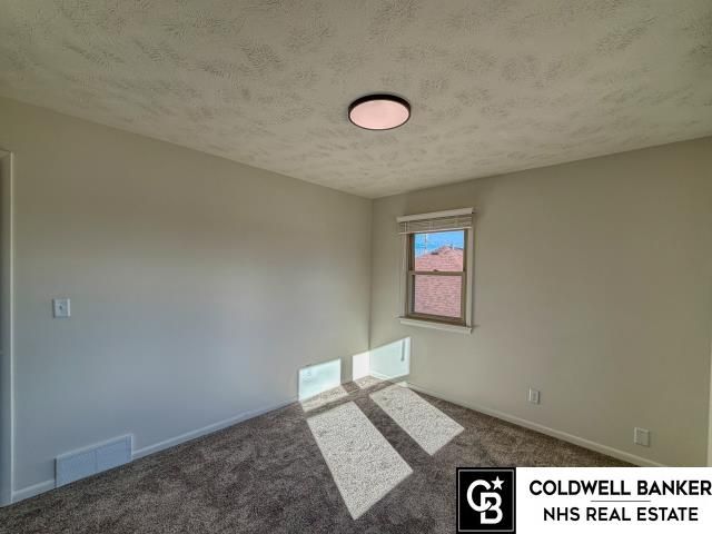 504 Shannon Road, Papillion, NE 68046