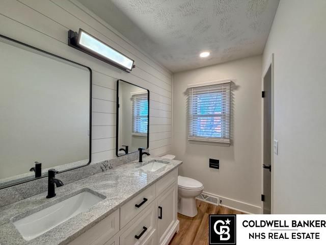 504 Shannon Road, Papillion, NE 68046