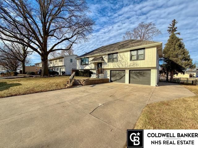 504 Shannon Road, Papillion, NE 68046