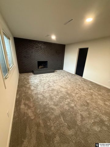 504 Shannon Road, Papillion, NE 68046