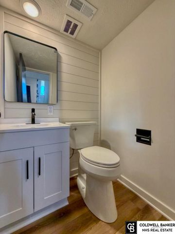 504 Shannon Road, Papillion, NE 68046