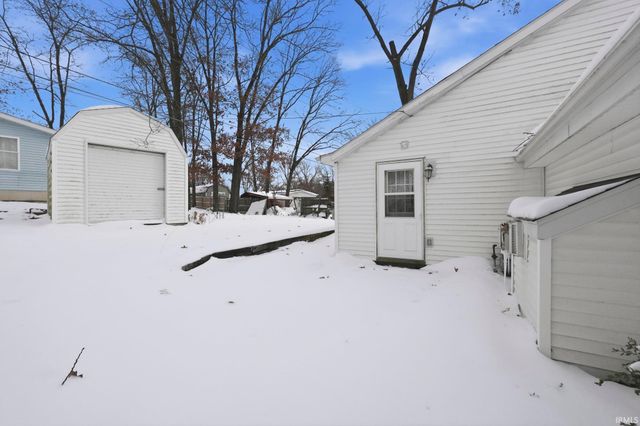 735 Lane 274 Crooked Lake, Angola, IN 46703